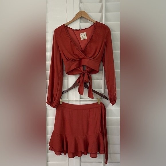 Style Rack Skirt & Crop Top Set - Picture 1 of 9